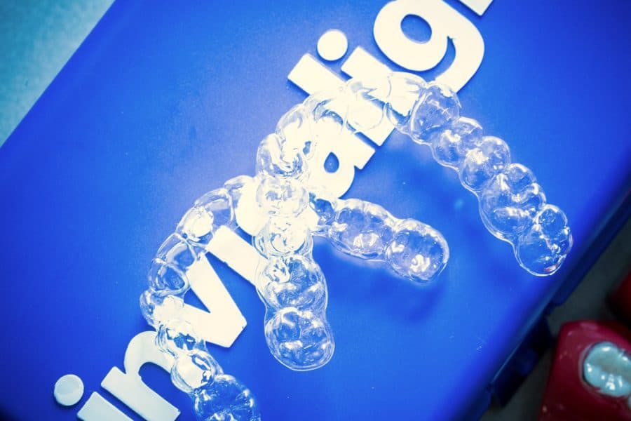 Damon Clear Invisalign 2 Fergus Ortho 900x600 - Which Is Better? Braces vs Invisalign