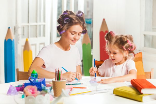 the young mother and her little daughter drawing P8QENEX 600x400 - 7 Kid Friendly Activities You Can Do At Home